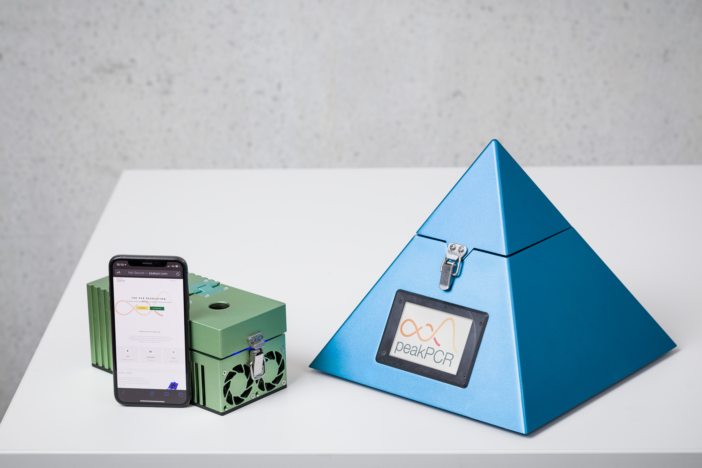 peakPCR: an innovative Polymerase Chain Reaction device for fast and affordable DNA analysis